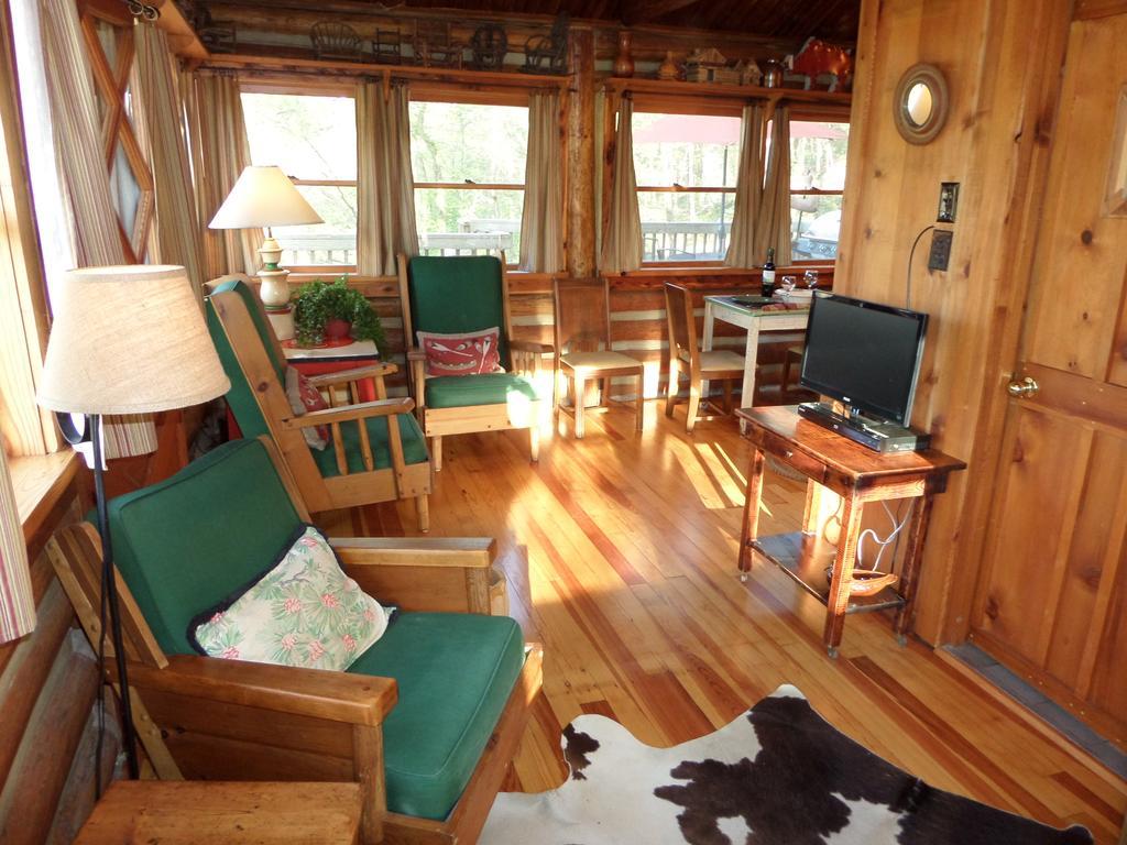 הוילה יוריקה ספרינגס Lake Lucerne Treehouse מראה חיצוני תמונה