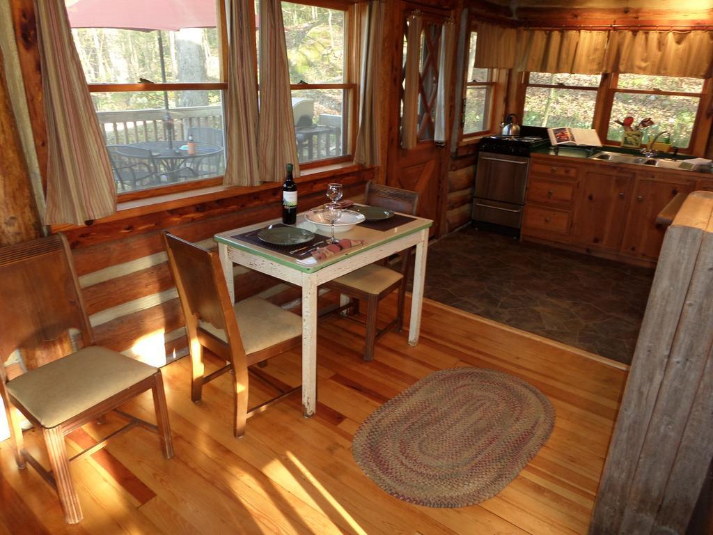 הוילה יוריקה ספרינגס Lake Lucerne Treehouse מראה חיצוני תמונה
