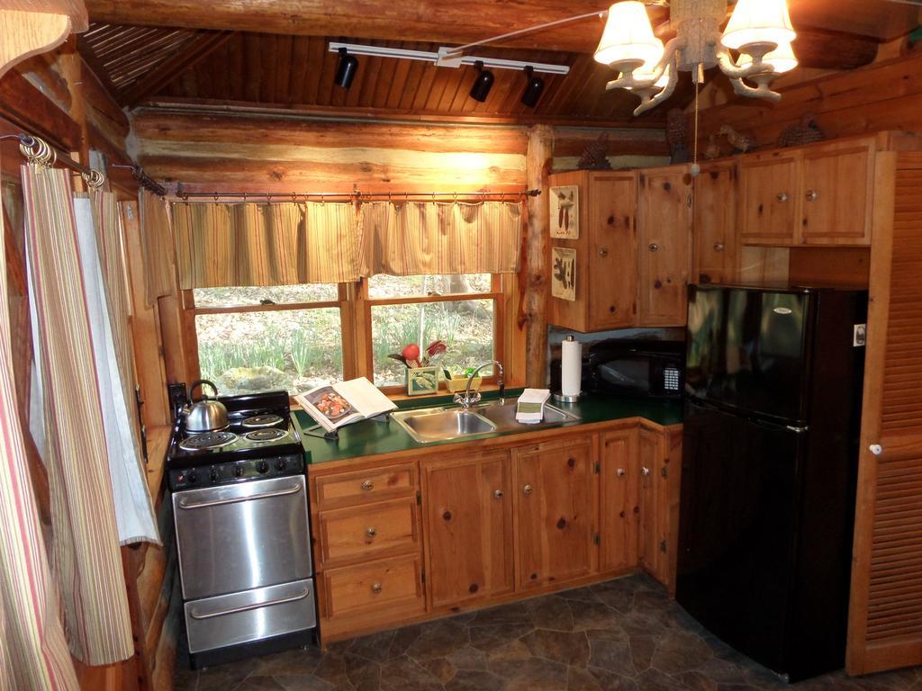 הוילה יוריקה ספרינגס Lake Lucerne Treehouse מראה חיצוני תמונה